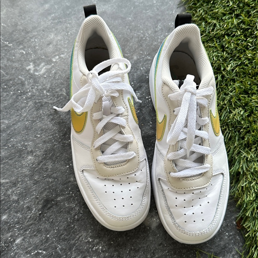 Nike Kids Sneakers White and Gold
